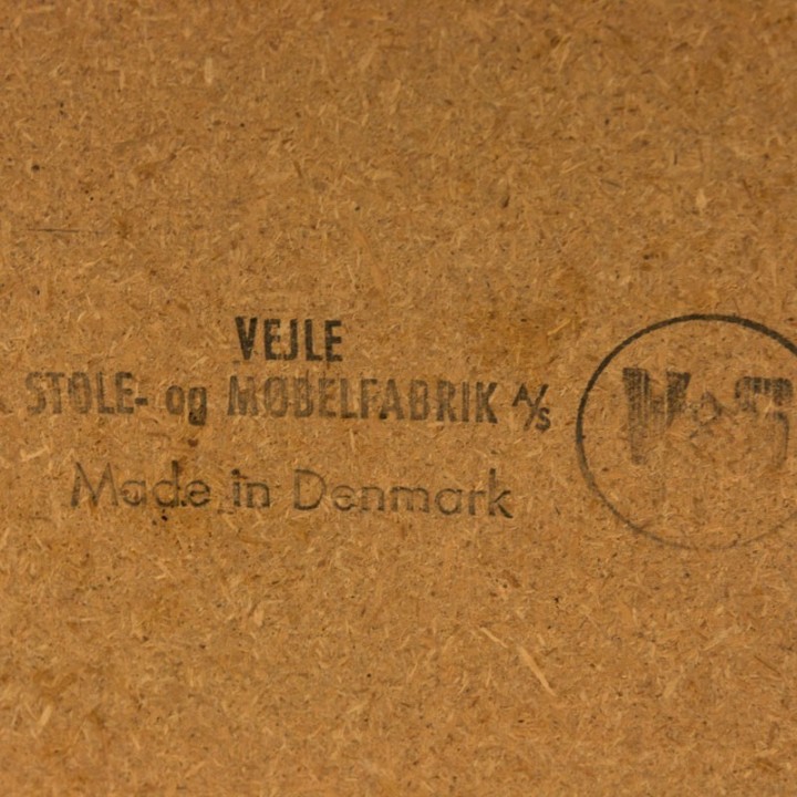 Deense eettafel ontwerp Henning Kjaernulf