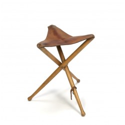 Hunting stool with leather seat