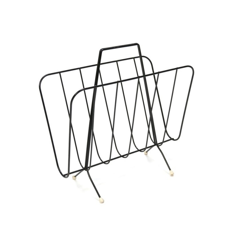 Zwart metalen krantenrek uit de zestiger jaren