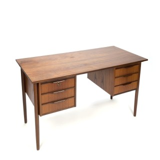 Deens design bureau in teakhout