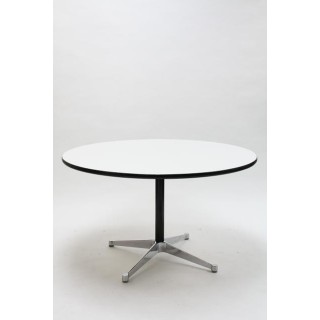 Eames segmented tafel van Herman Miller - Retro Studio