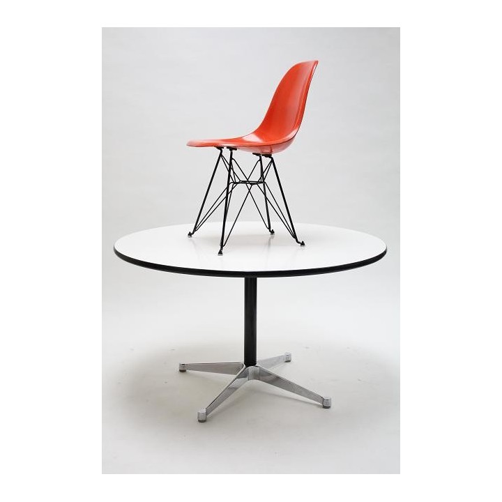 Eames segmented tafel van Herman Miller - Retro Studio