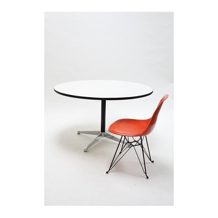 Eames segmented tafel van Herman Miller - Retro Studio