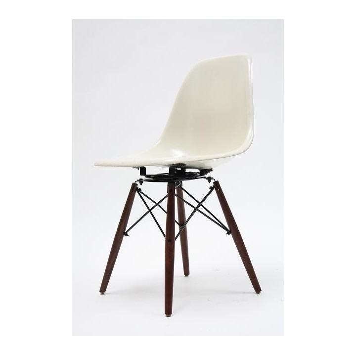 Miller shell on a swivel Dowel base - Retro Studio