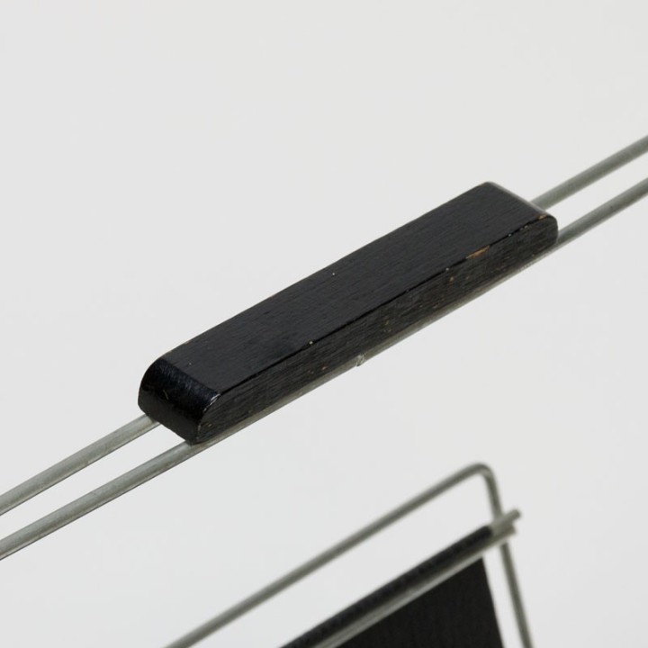 Vintage krantenrek met zwart skai