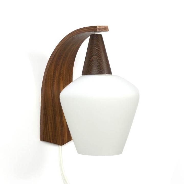 Vintage wandlamp met plywood en glas