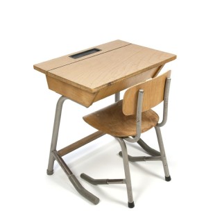 Vintage industrieel kinderbureau met stoeltje