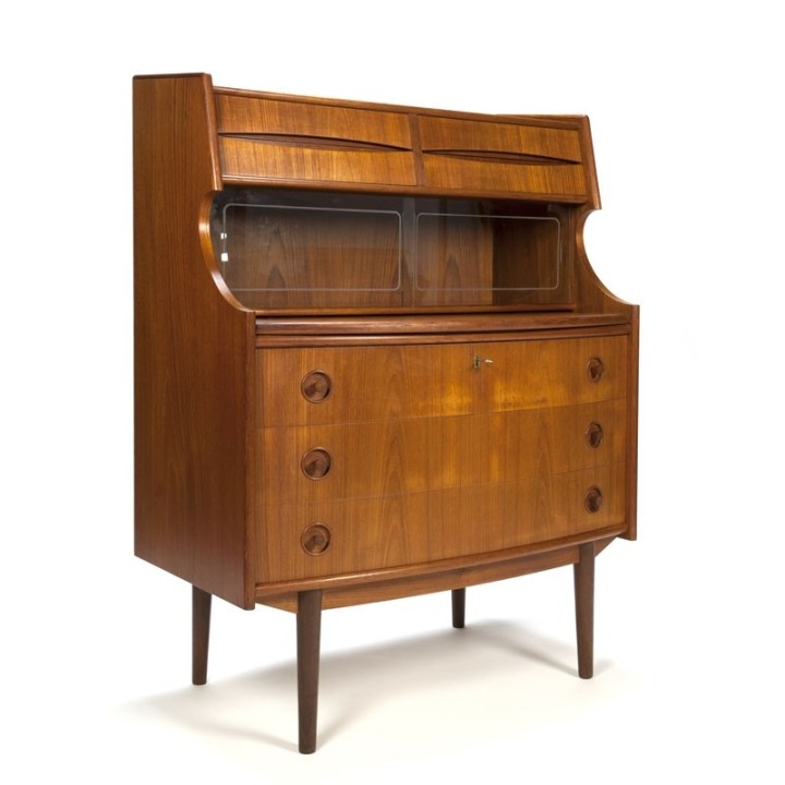 Vintage Deense secretaire met glazen schuifdeurtjes