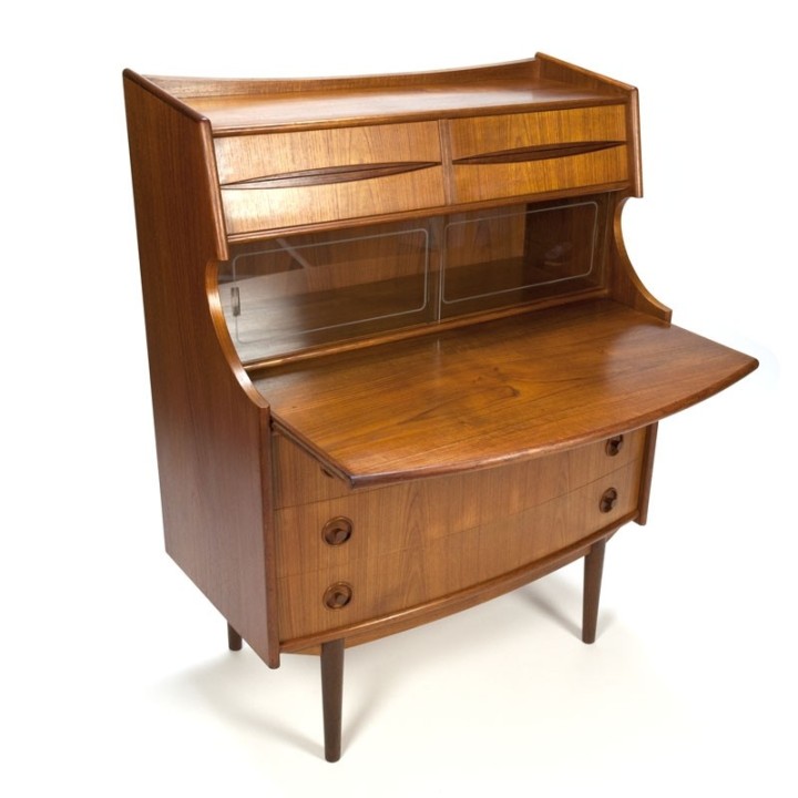 Vintage Deense secretaire met glazen schuifdeurtjes