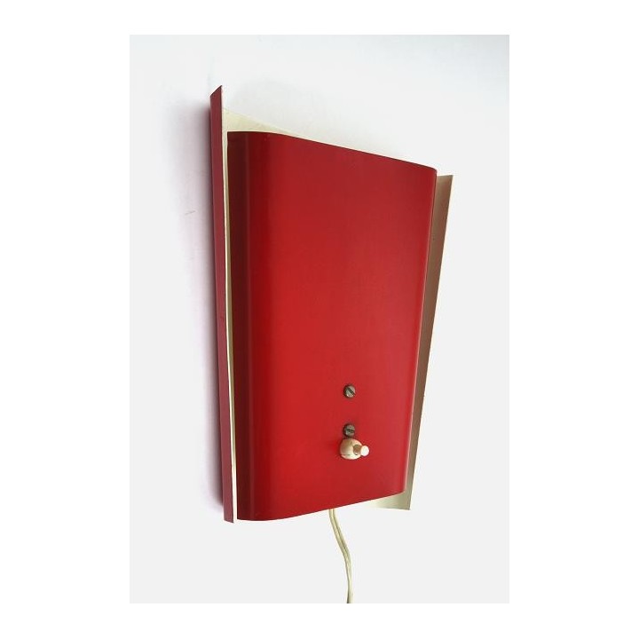 Red wall lamp from the 50's - Retro Studio