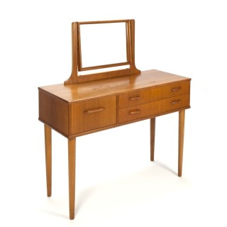 Deense vintage kaptafel op hoge poot