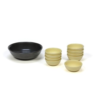Vintage 10-piece earthenware peanut set