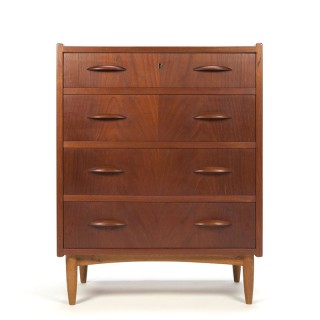 Vintage Danish dresser with 4 drawers in teak