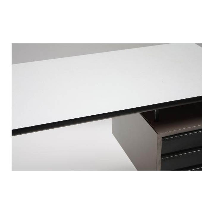 Industrieel buro Marko - Retro Studio