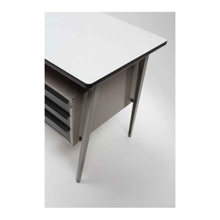 Industrieel buro Marko - Retro Studio