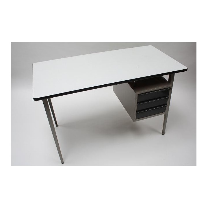 Industrieel buro Marko - Retro Studio