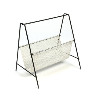 Geperforeerd metalen vintage krantenrek