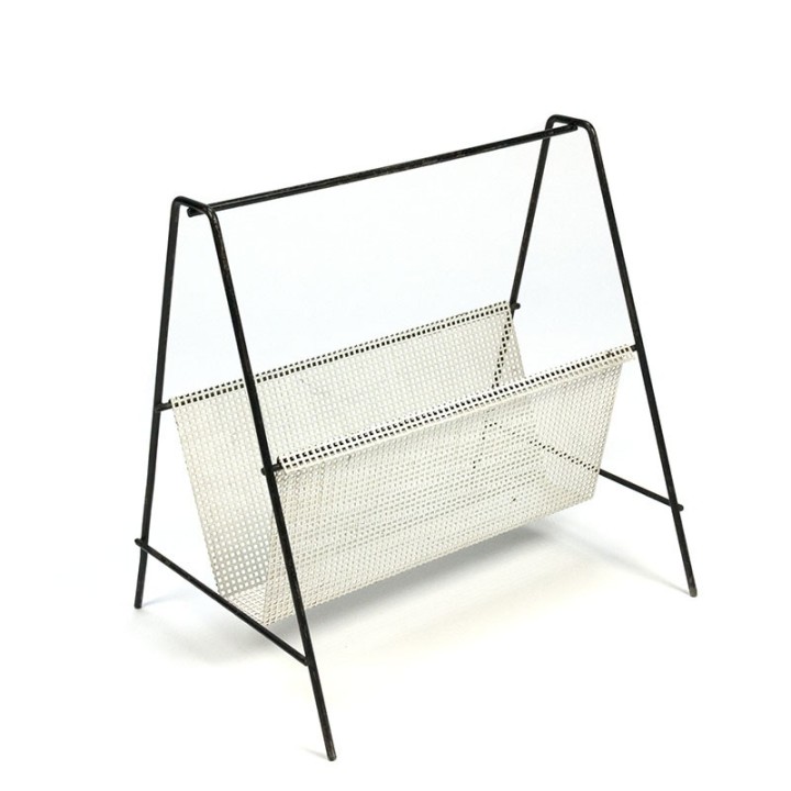 Geperforeerd metalen vintage krantenrek