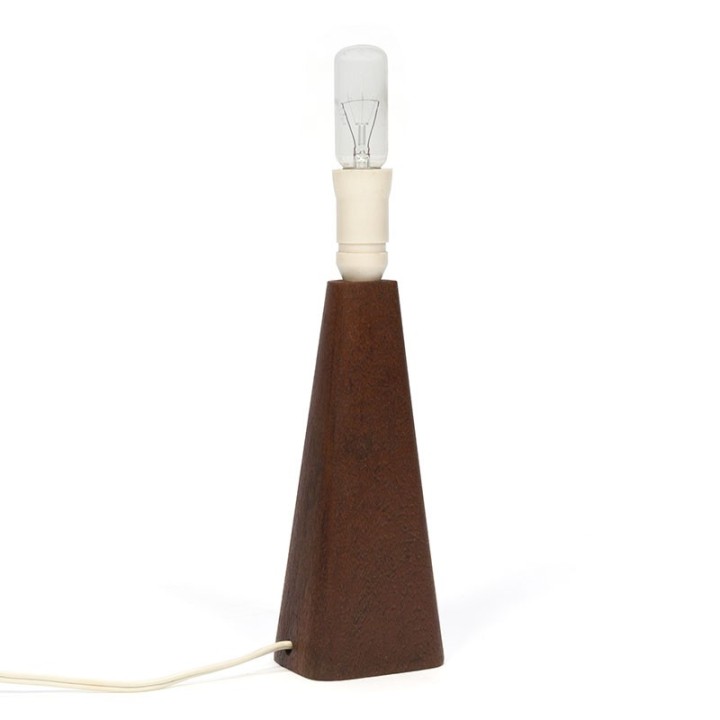 Kleine Deense tafellamp met teakhouten voet