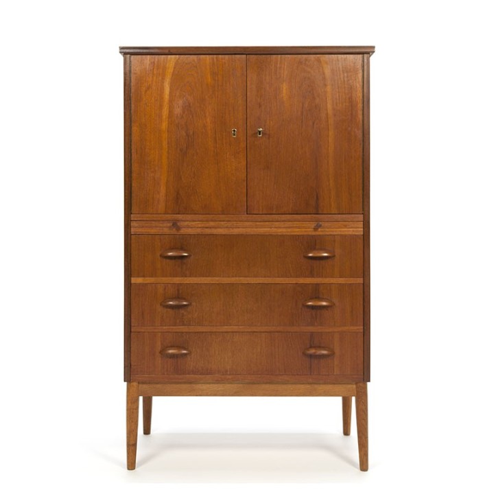 Deense vintage kast in teakhout jaren vijftig