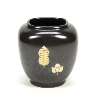 Vintage vase with design of leaves
