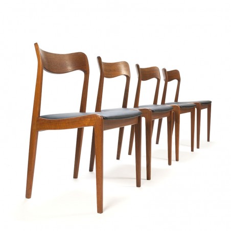 Deense vintage set van 4 massief teakhouten stoelen