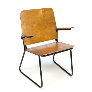 Vintage vijftiger jaren kinderstoeltje op zwart metalen frame