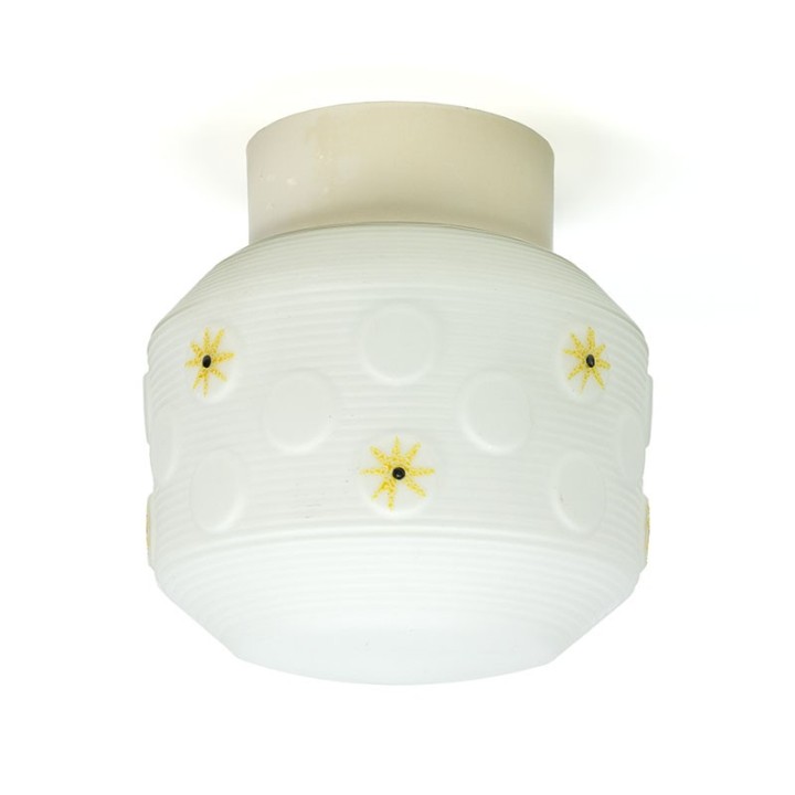 Vintage plafondlamp met geel detail