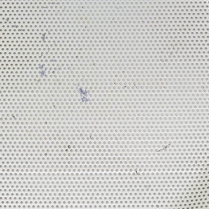 Vintage geperforeerd dienblad ontwerp in Mathieu Mategot stijl