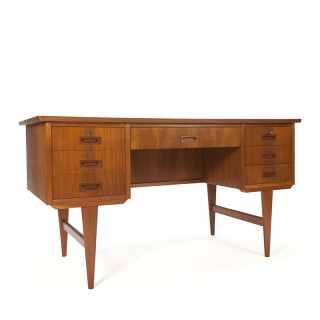 Vintage teakhouten ruim Deens bureau