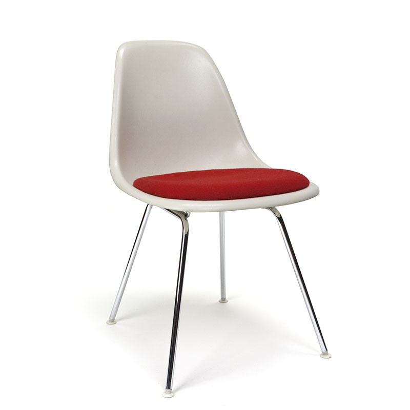 Mondstuk gips vrouwelijk Vintage DSX stoel van Charles en Ray Eames voor Herman