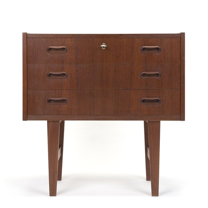 Deense vintage kleine ladekast met 3 lades in teak