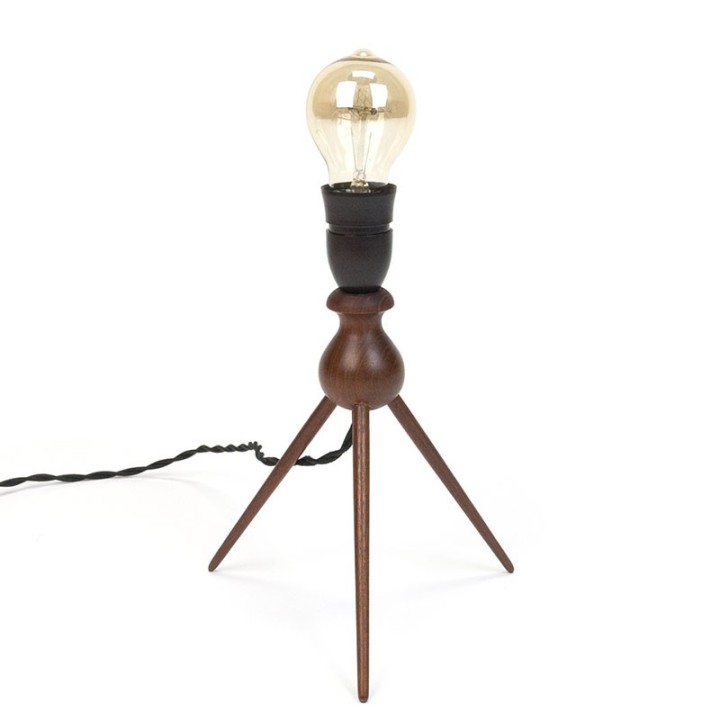 Deens vintage teakhouten tafellampje op 3 poot
