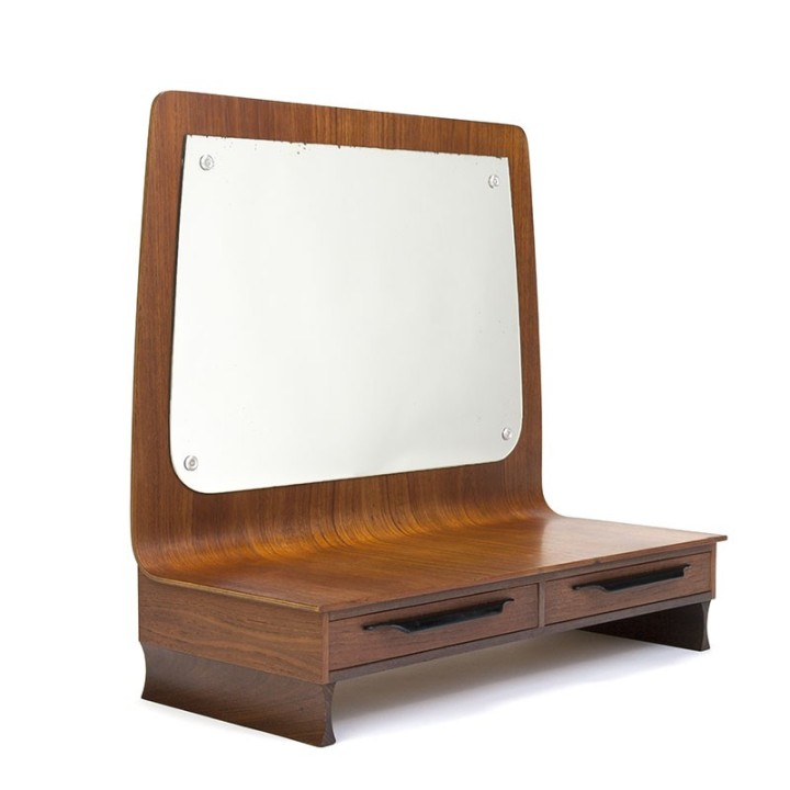 Deense vintage spiegel met gebogen houten vormgeving