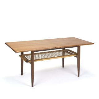 Deens vintage design salon- of bijzettafel in teak en riet