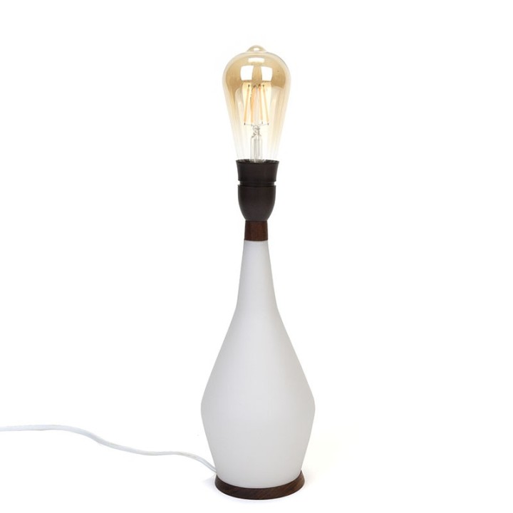 Deense vintage tafellamp met wit glazen voet