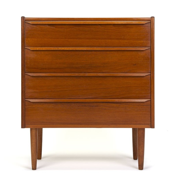 Smal model Deense vintage ladekast met 4 lades