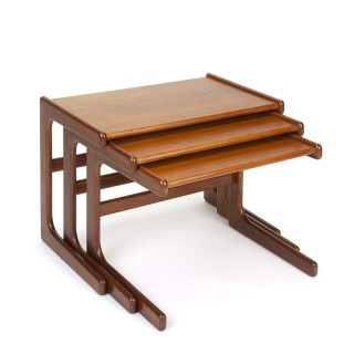Set vintage nesttafels in teakhout