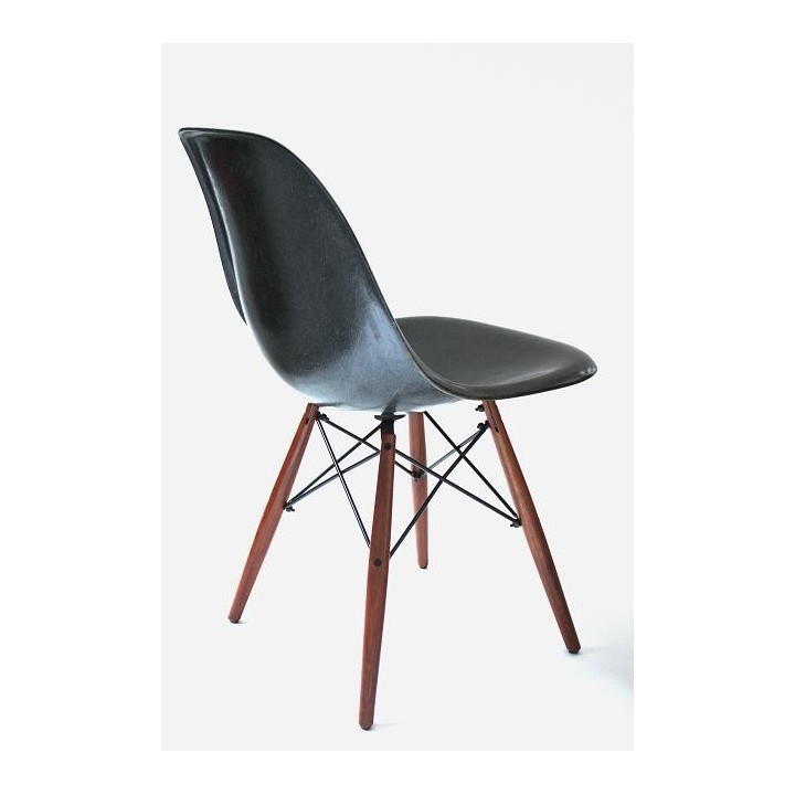 Eames kuipstoel op Dowel onderstel - Retro Studio