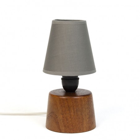 Deens klein model vintage tafellampje met klemkapje