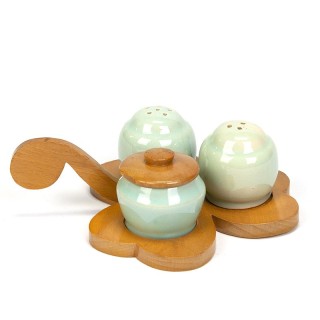 Vintage aardwerken peper, zout en mosterdstel