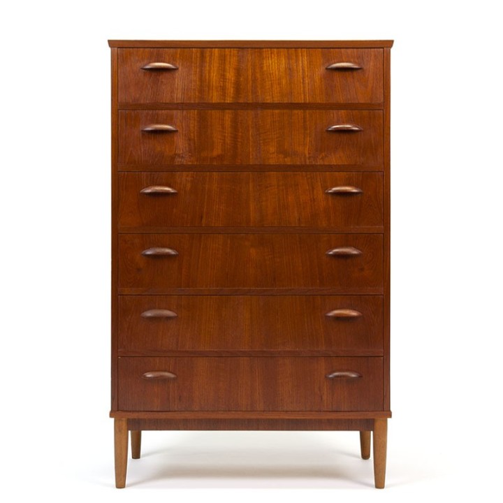 Vintage teakhouten Deense tallboy ladekast uit de jaren vijftig