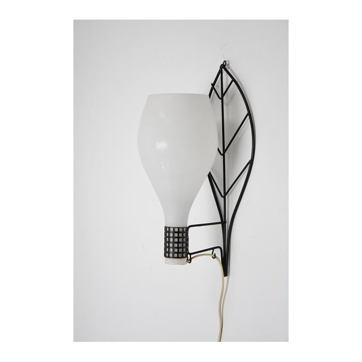 Glass wall lamp with leaf shape
