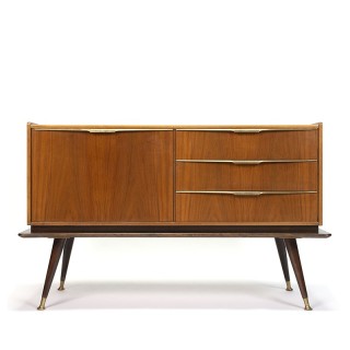 Vijftiger jaren vintage klein dressoir met messing greepjes