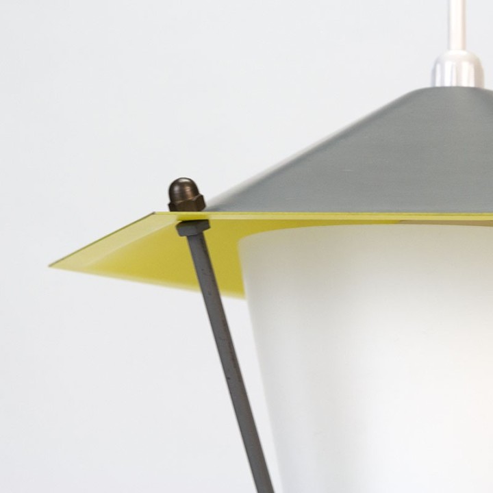 Jaren vijftig vintage hanglamp met grijs/ geel metaal