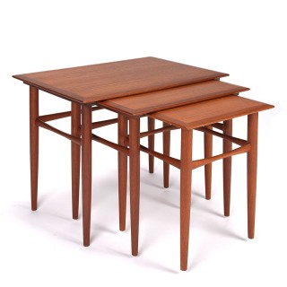 Set Deense luxe vintage nesttafels in teakhout