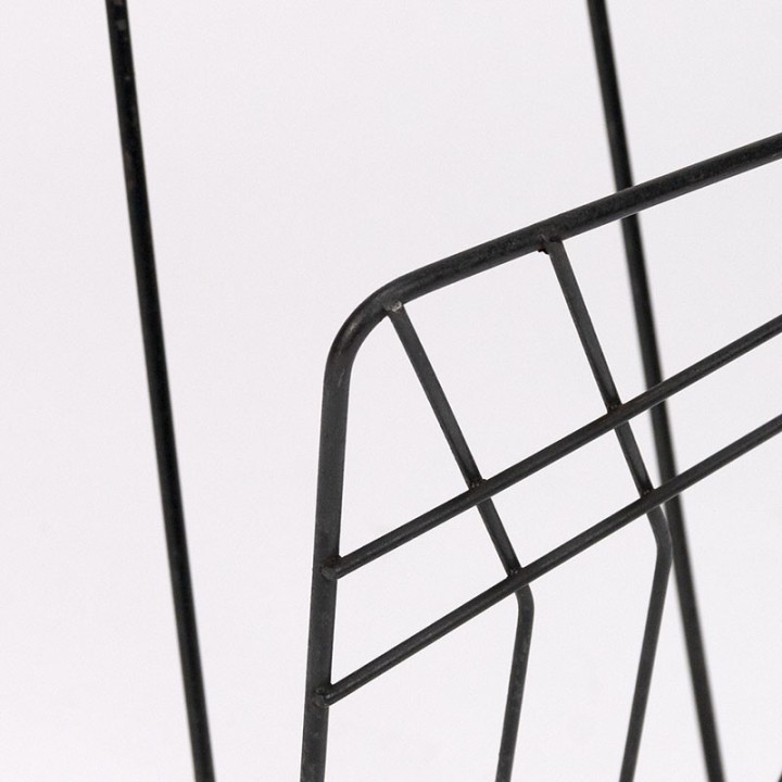 Magazine rek vintage jaren vijftig op bol voet