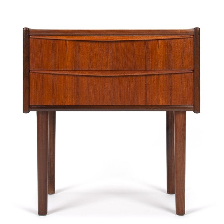 Deens vintage nachtkastje met 2 lades