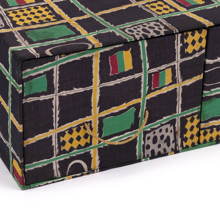 Vijftiger jaren vintage ladeblok van karton en stof