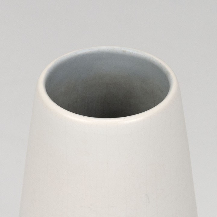 Vintage Flora Gouda porcelain vase model 1842